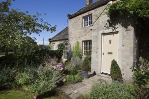 Gorgeous Scarah Cottage Ripley 31 sm.jpg